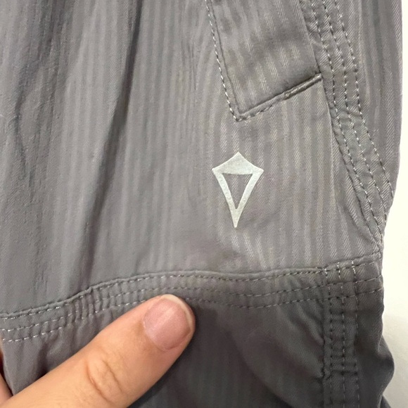 Ivivva x Lululemon Girls Size 6 Live To Move Crop Capri Pants Unlined Gray - Picture 3 of 7